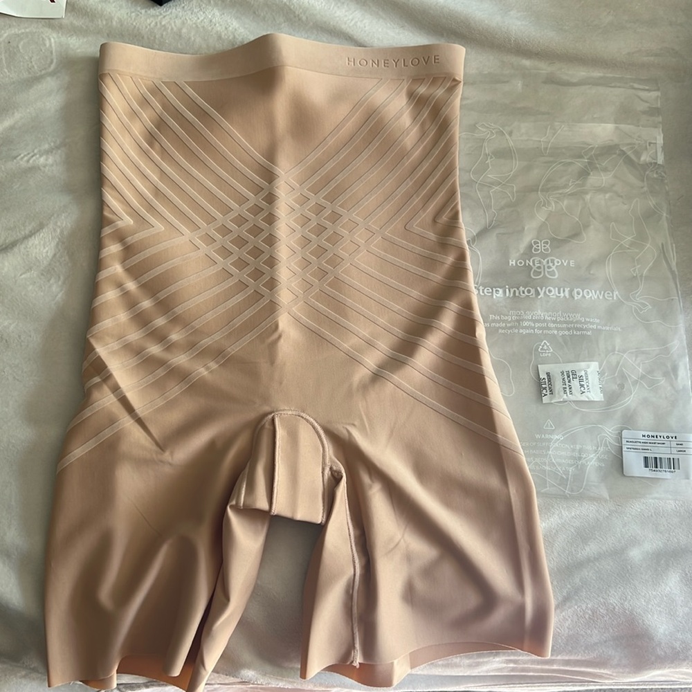NWT Honeylove Silhouette High Waist Short - Sand